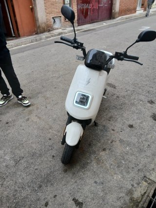 Bensom Scooter Eléctrica Blanca Nueva