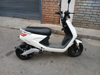 Bensom Scooter Eléctrica Blanca Nueva