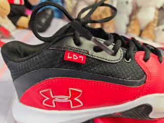 Zapatillas Baloncesto Under Armour Rojas y Negras