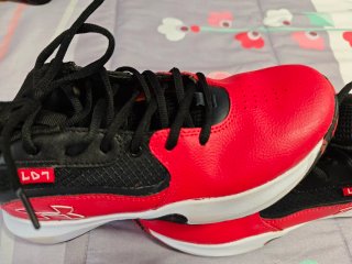 Zapatillas Baloncesto Under Armour Rojas y Negras