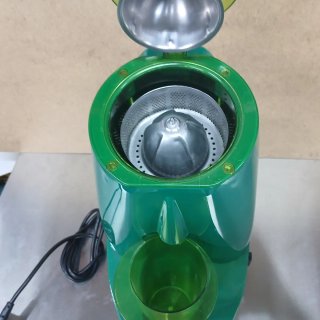 Exprimidor industrial verde
