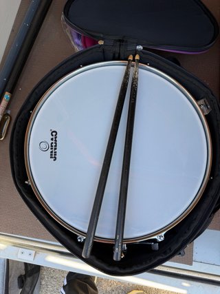 Caja de banda Jinbao 1057 con funda y baquetas