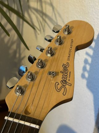 Guitarra Eléctrica Squier Stratocaster