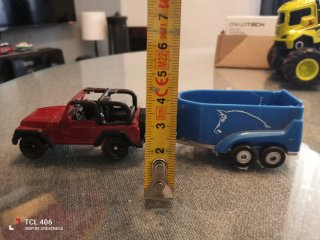 Jeep Rojo con Remolque Caballos Miniatura