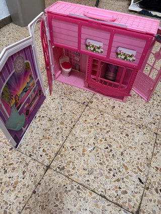 Casita de muñecas transportable