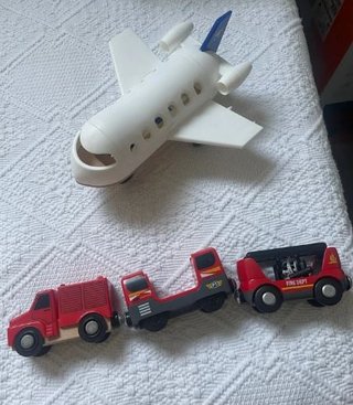 Vehículos Tren y avión vías madera