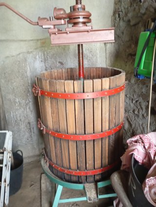 Prensa de vino de madera