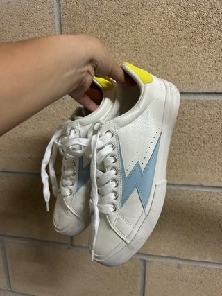 Zapatillas Blancas con Rayo Azul