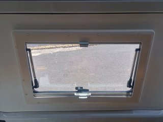 Ventana abatible Dometic Seitz S4