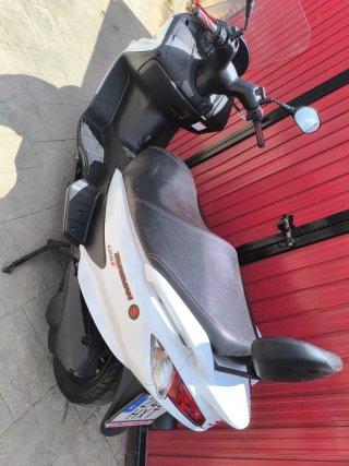 Suzuki Burgman 125 Maxi Scooter