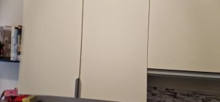 Cucina lineare IKEA bianca.