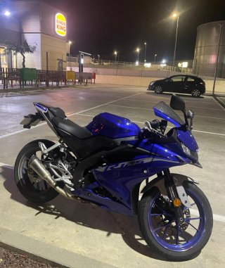 Yamaha YZF R125 2021 Azul y negra