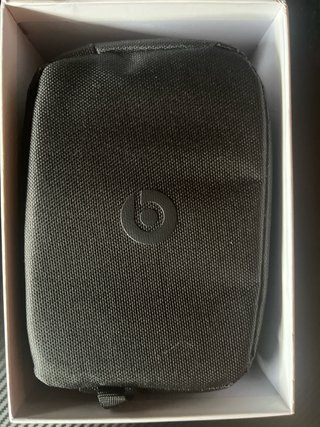 Beats Solo 4 Originales Negros