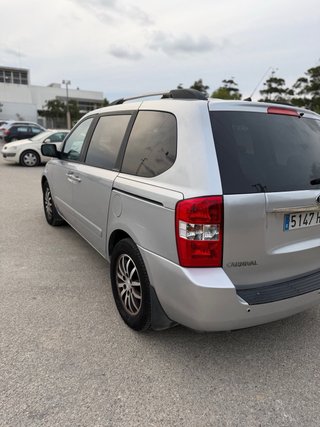 KIA Carnival 2011