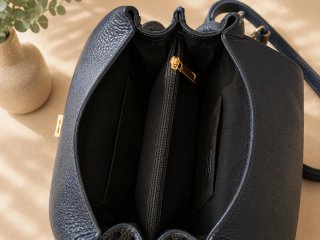 Bolso de piel azul