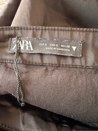 Falda mini satinada negra