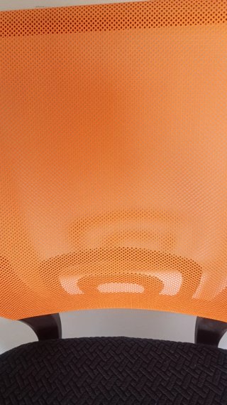 Silla de escritorio ergonómica naranja y negra