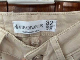 Pantalón Beige Crop Flare Stradivarius Talla 32