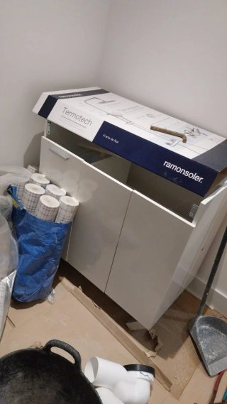 Cómoda lavamanos blanca