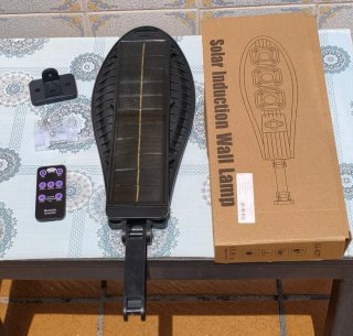 Lámpara Solar LED Exterior con Mando