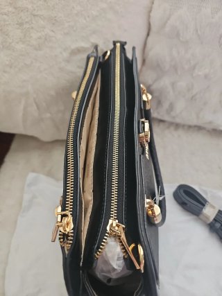 Bolso Guess Negro y Gris