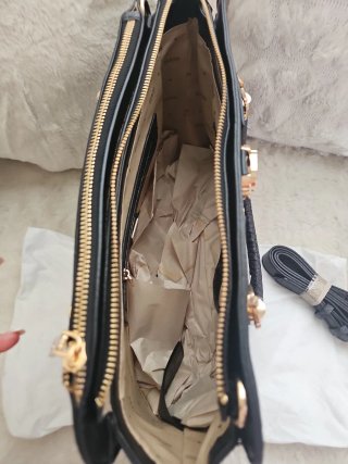 Bolso Guess Negro y Gris