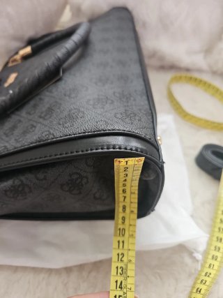 Bolso Guess Negro y Gris