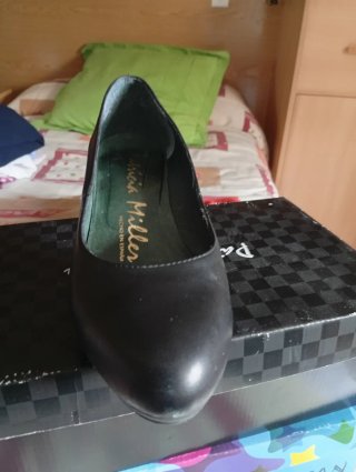 Zapato tacón bajo Patricia Miller negro