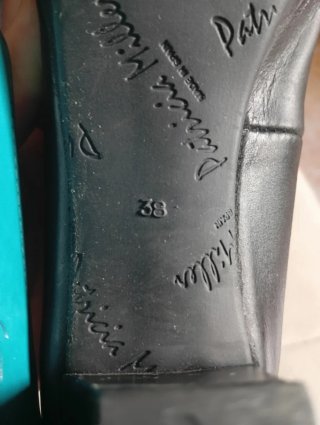 Zapato tacón bajo Patricia Miller negro