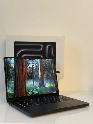 MacBook Pro 14 512GB SSD M3 Pro 18GB RAM