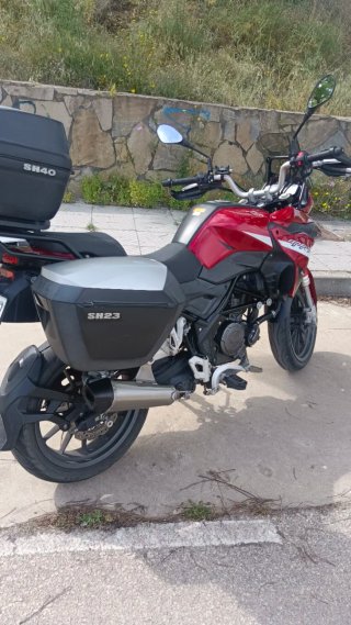 Benelli TRK 251 Roja y Plata