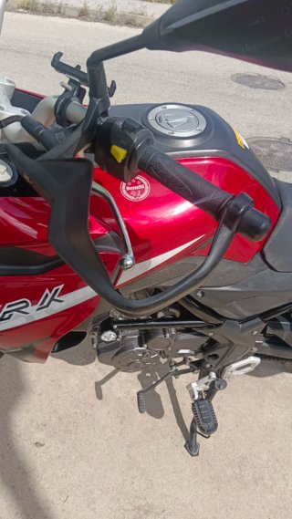 Benelli TRK 251 Roja y Plata