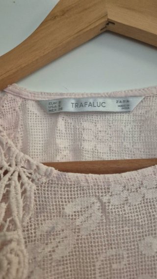 Top Zara encaje rosa palo