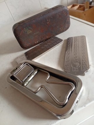 Estuche Afilador Navajas Rolls Razor