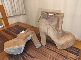 Botines Beige con Cremallera