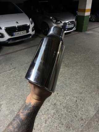 Cola de escape cromada