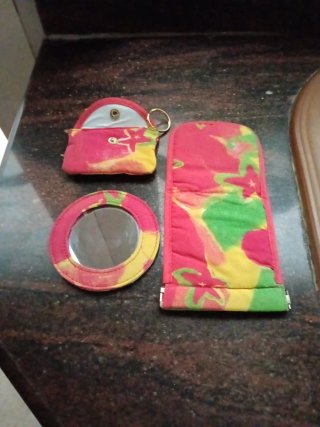 Funda gafas, monedero y espejo a juego