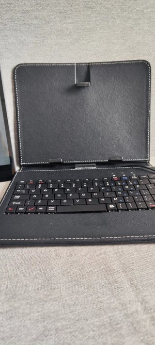 Lenovo TAB3 8 Plus Tablet Negra con soporte