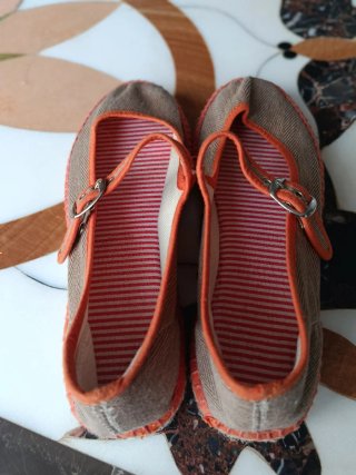 Zapatos "merceditas" de lona y esparto niña