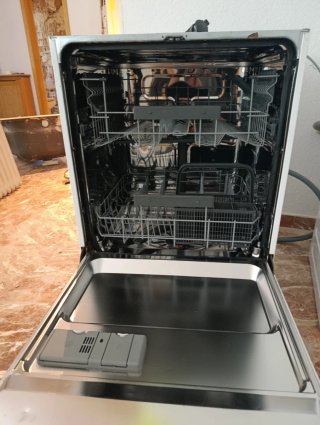 Lavavajillas Electrolux sin tapa superior