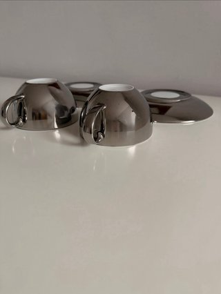 Set de tazas de café minimalistas con platos