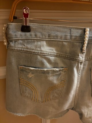 Bermudas Hollister Desgastadas con Perlas