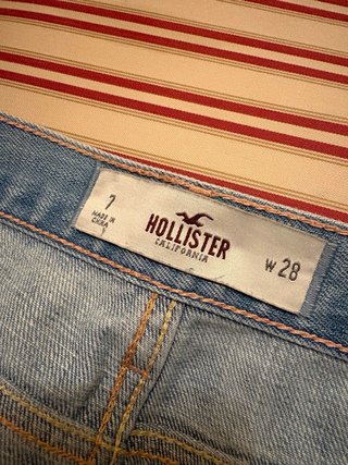 Bermudas Hollister Desgastadas con Perlas
