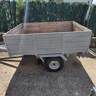 Remolque caja madera y hierro
