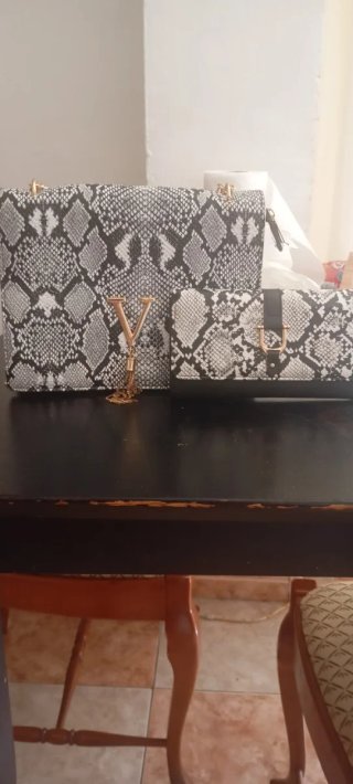 Bolso y cartera efecto piel serpiente