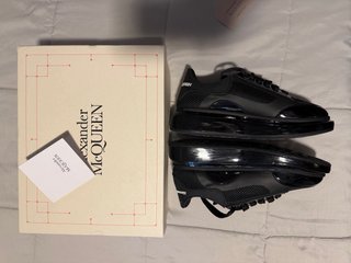 Alexander McQueen Charol Negro