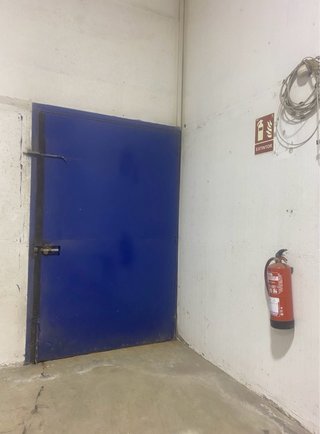 Nave industrial de 200 m2 y patio de 50 m2