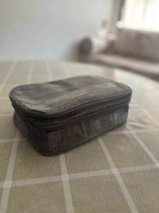 Organizador de Cables y Electrónica Gris