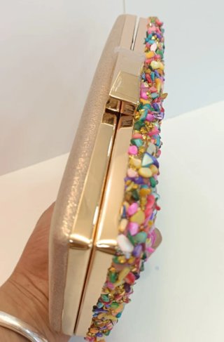 Bolso de fiesta multicolor con pedrería