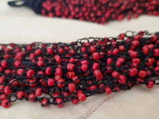 Collana artigianale doppio filo nero perline rosse